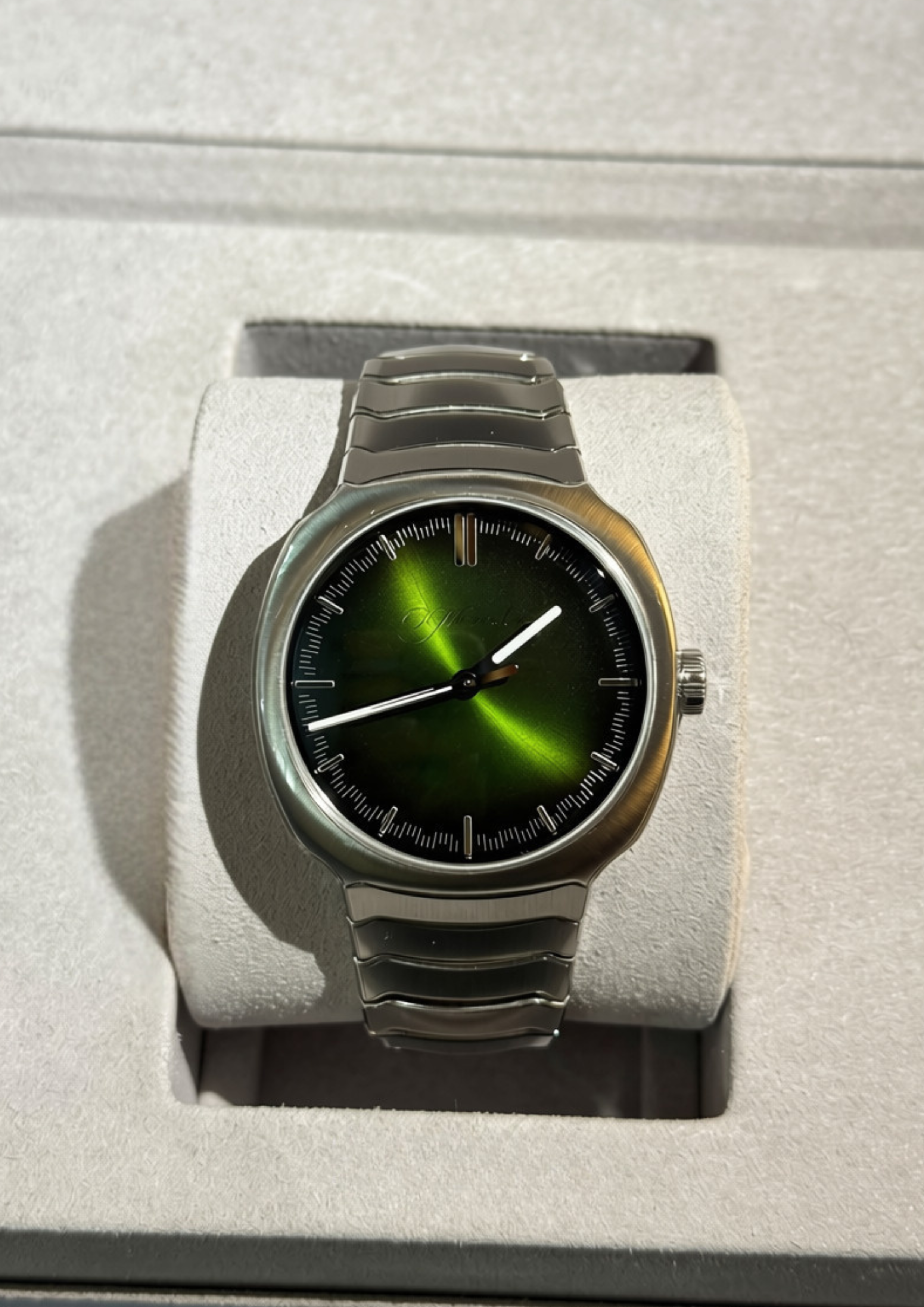 H. Moser & Cie Streamliner Centre Seconds Matrix Green